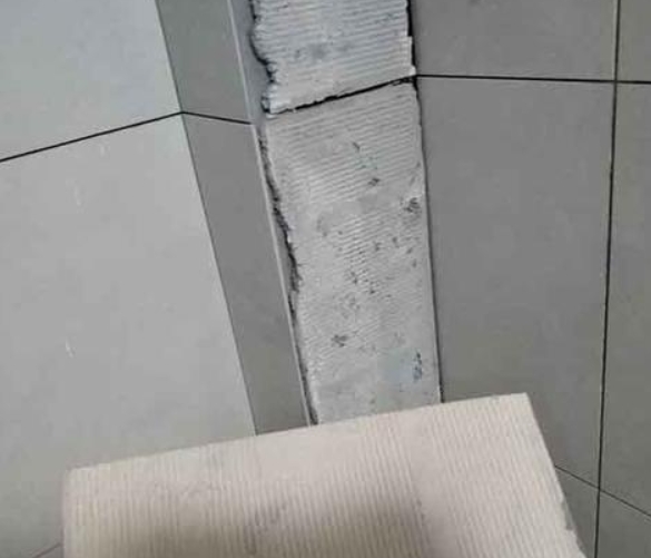 涉县瓷砖空鼓维修公司分享下厨房瓷砖脱落的补救措施。